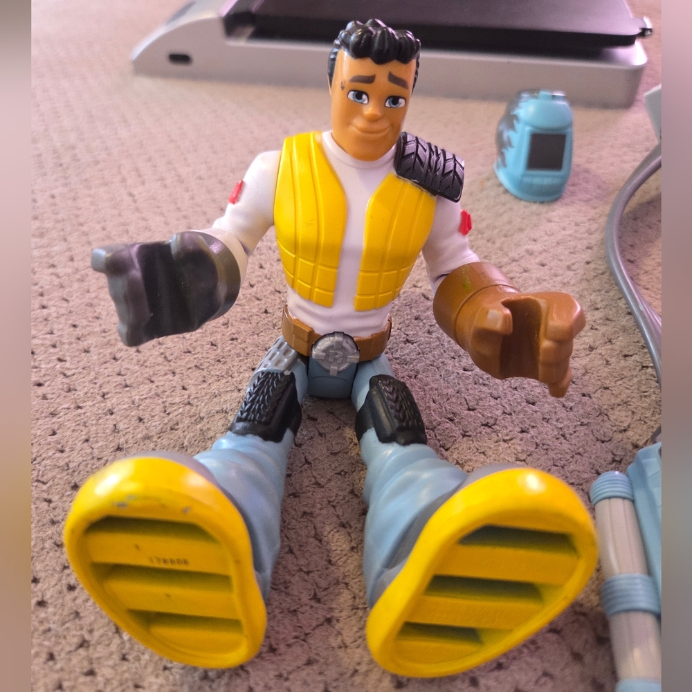 2018 Rescue Heroes Carlos Kitbash 6" Figure with Spinning Arc Welder Mechanic - Picture 8 of 13